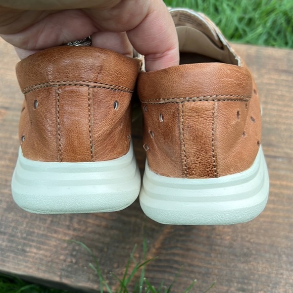 SOFFT BRAND LEATHER SLIP ON SHOES LIGHT BROWN/TAN SIZE 7.5 - Picture 9 of 17